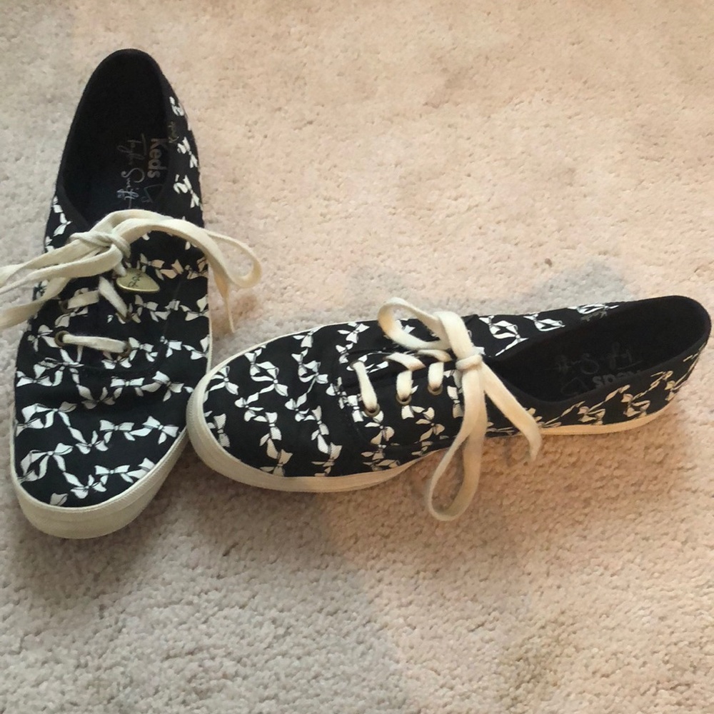 Taylor Swift Vans